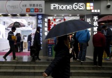 苹果在中国市场销售放缓 深圳街头山寨苹果商店减少